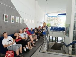 Výstava obrazov, prechádzka